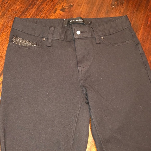 Calvin Klein’s stretchy skinny pants - Picture 3 of 7